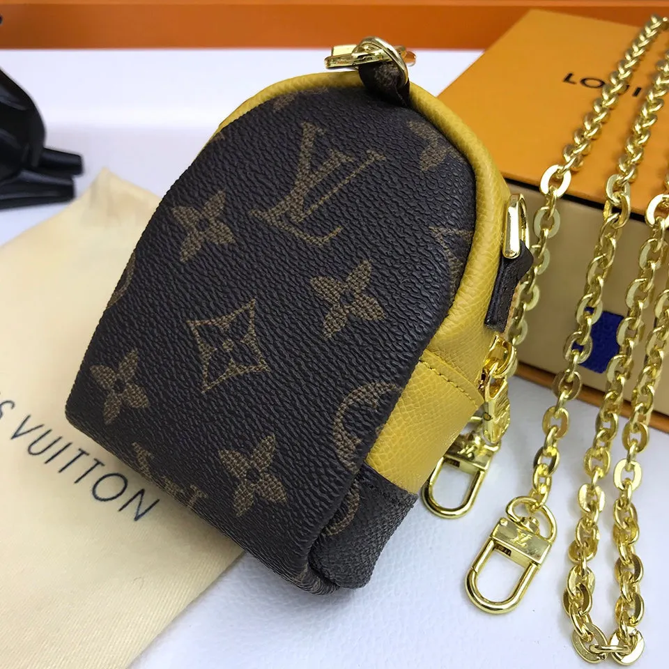 BL -High Quality Keychains LUV 062