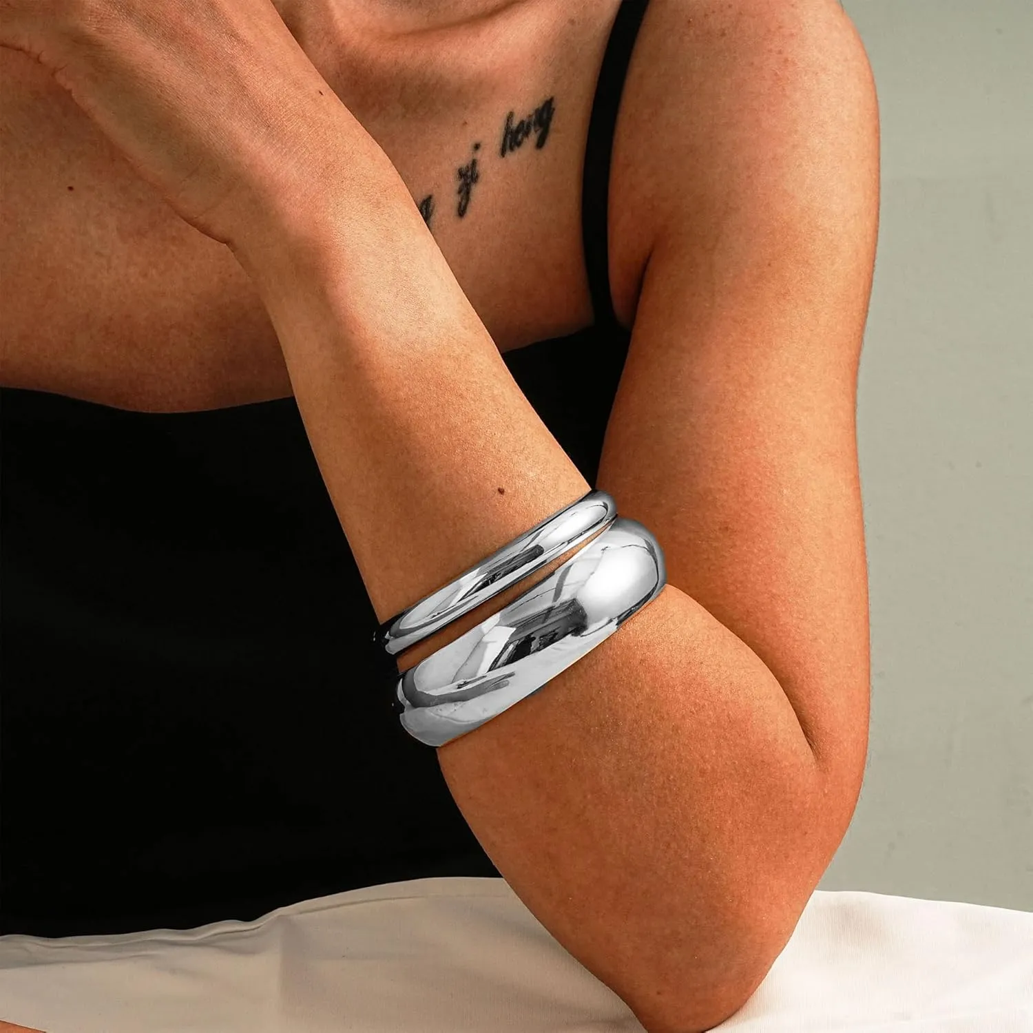 Chunky Gold Bangles for Women Minimalist Wide Wrist Cuff Bracelets Trendy Stackable Chunky Gold Bracelets Jewelry for Women