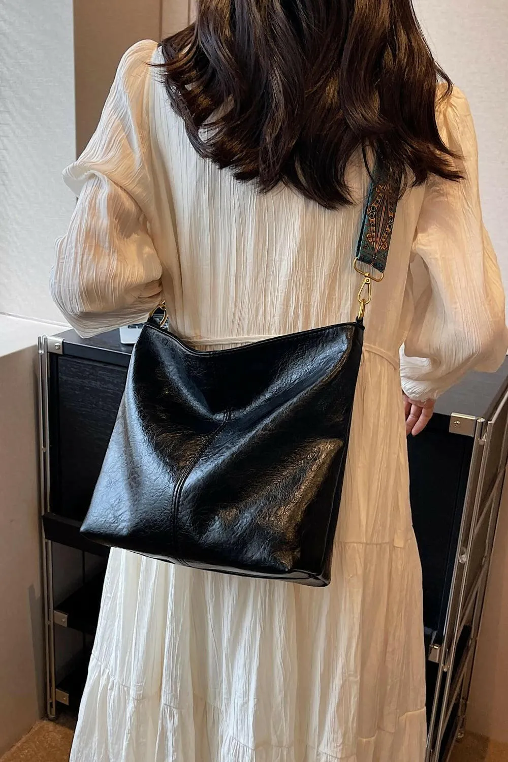 Glam Fusion Shoulder Bag: Stylish PU Leather Chic Accessory