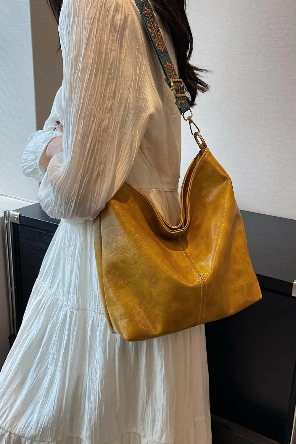 Glam Fusion Shoulder Bag: Stylish PU Leather Chic Accessory