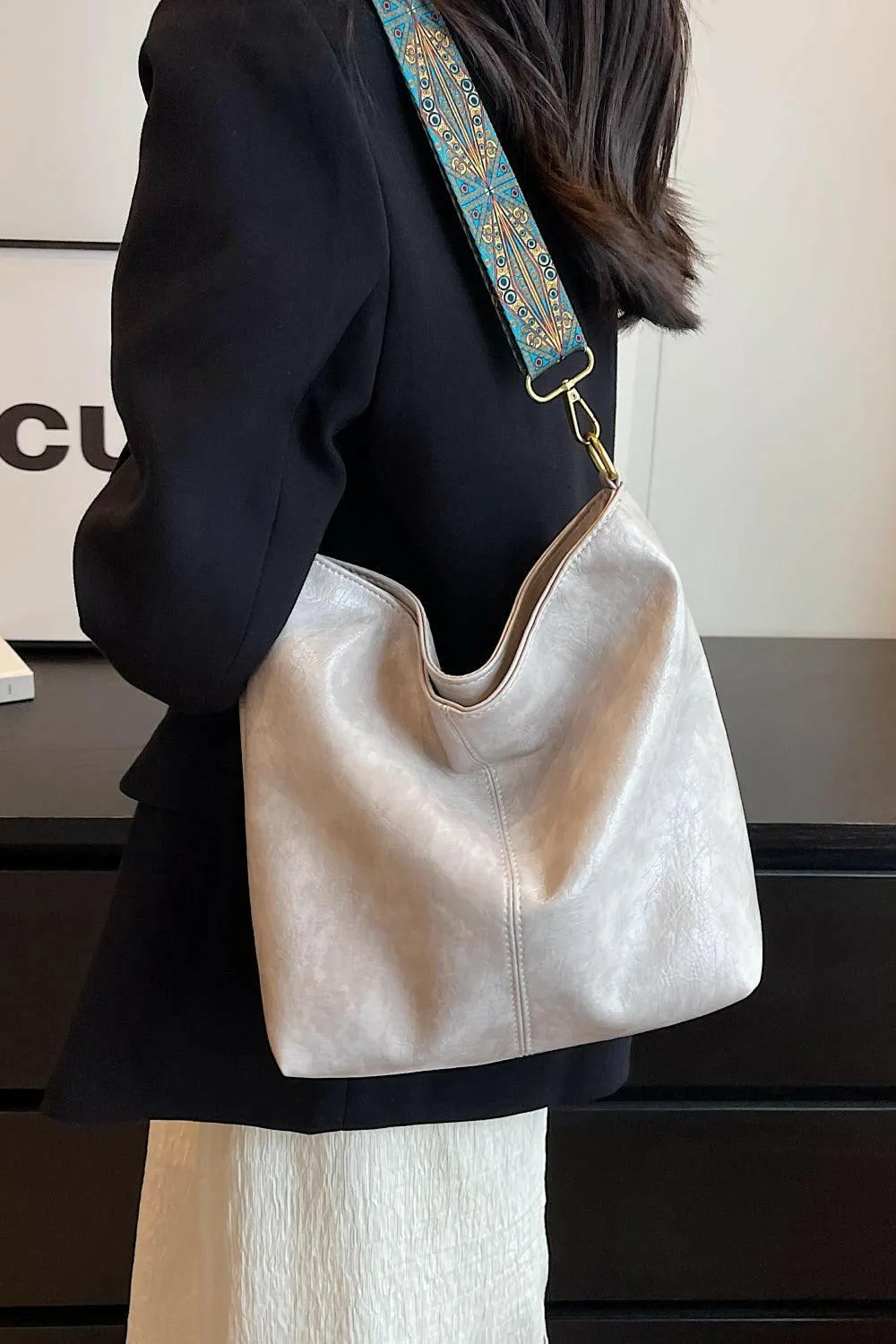 Glam Fusion Shoulder Bag: Stylish PU Leather Chic Accessory