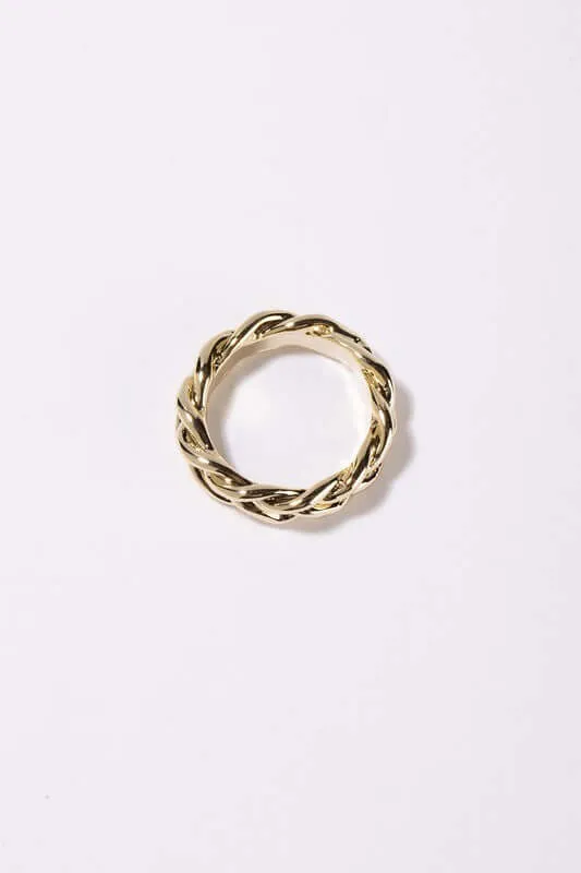 Modern Chain Pattern Ring in Gold