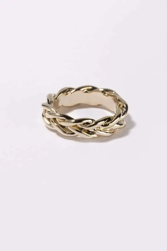 Modern Chain Pattern Ring in Gold