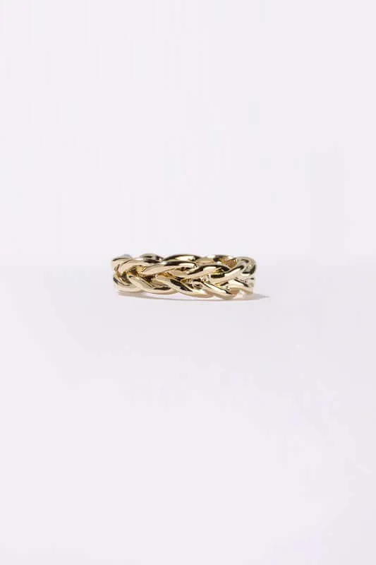 Modern Chain Pattern Ring in Gold