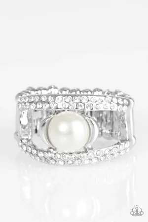 Paparazzi Ring ~ Bank Run - White